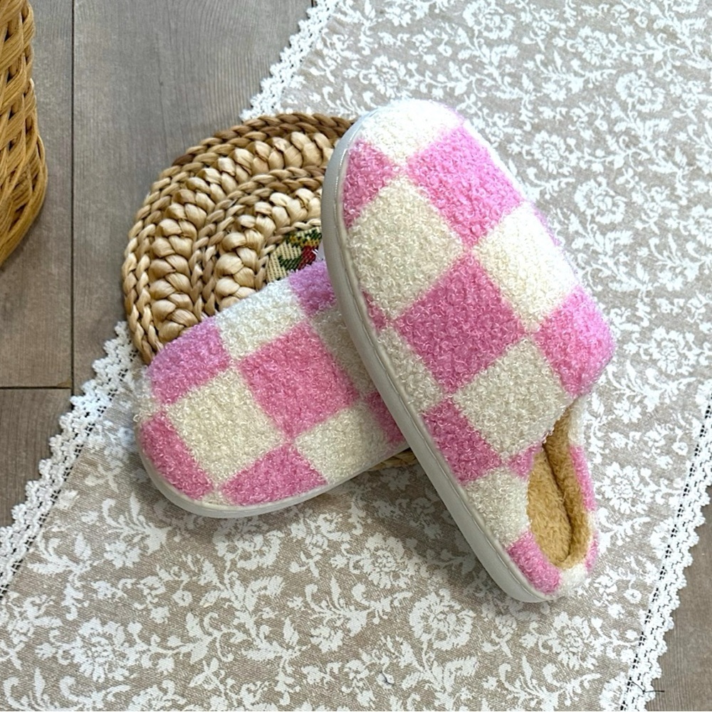 New Boutique Women’s Sherpa Checkered Slippers Slip Resistant Slip On Large 9-10 - Picture 7 of 16